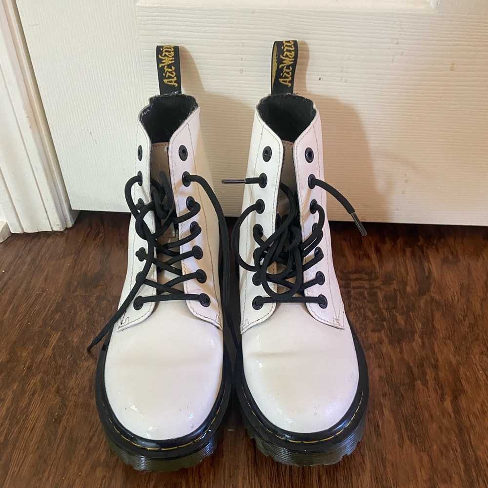 1460 WOMEN'S SMOOTH LEATHER LACE UP BOOTS